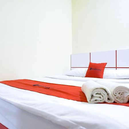 Hotel Reddoorz At Buah Batu 5 Bandung Esterno foto