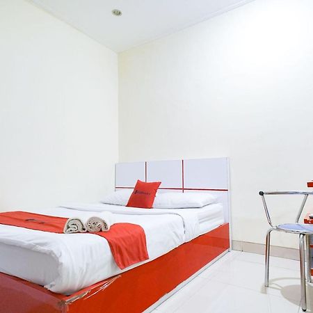 Hotel Reddoorz At Buah Batu 5 Bandung Esterno foto