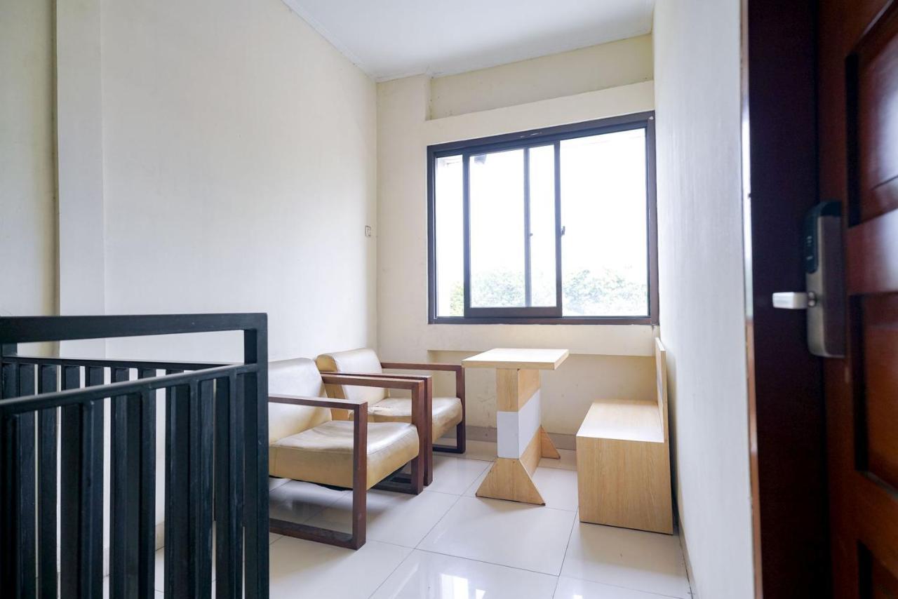 Hotel Reddoorz At Buah Batu 5 Bandung Esterno foto