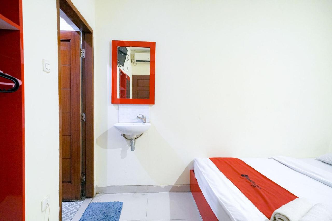 Hotel Reddoorz At Buah Batu 5 Bandung Esterno foto