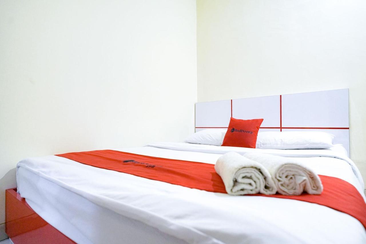 Hotel Reddoorz At Buah Batu 5 Bandung Esterno foto